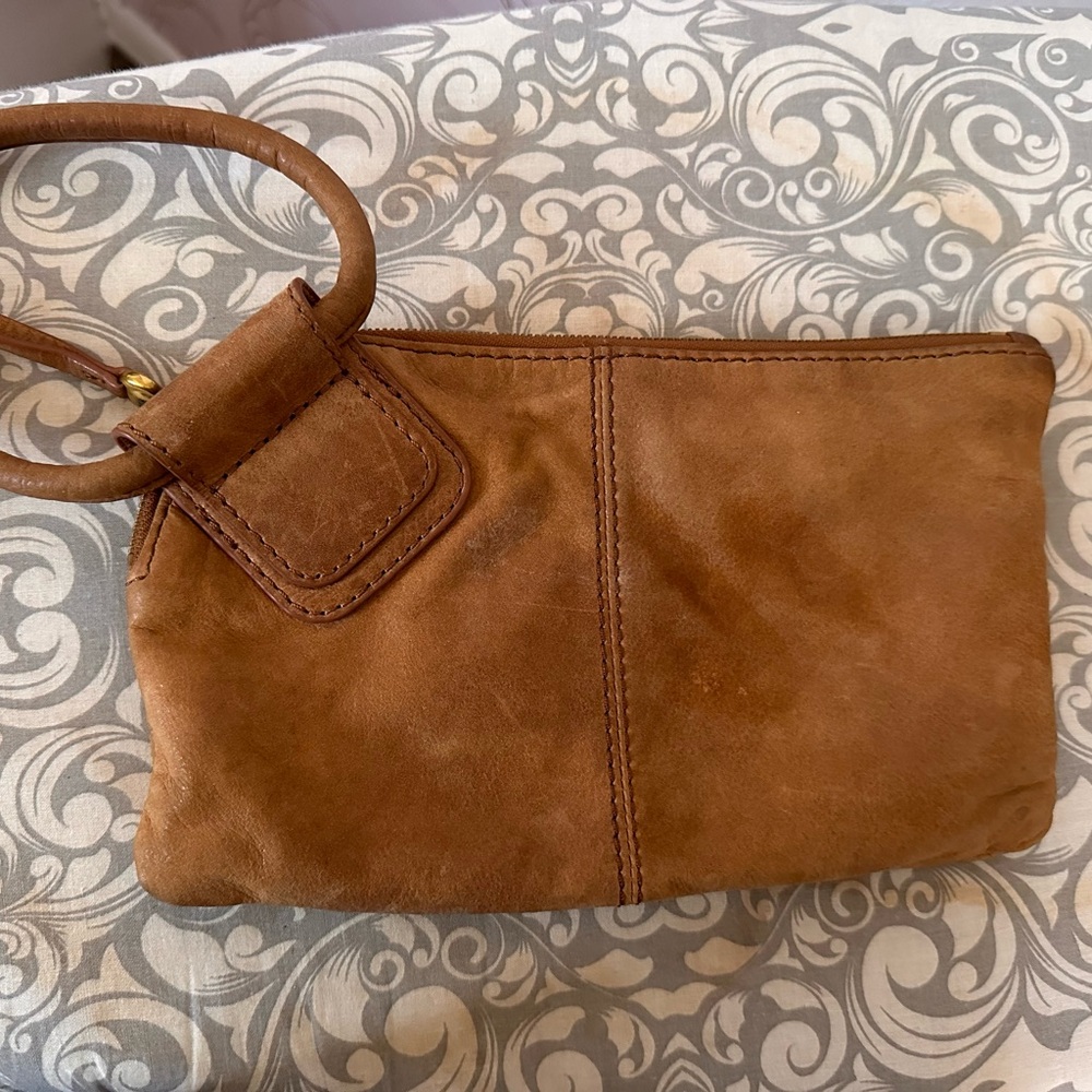 HOBO Sable wristlet-camel